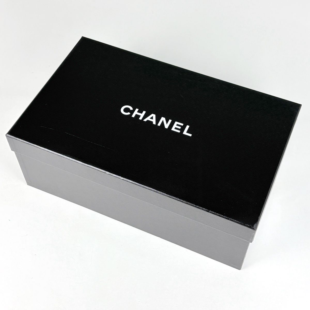 Chanel Shoes CC Logo Leather Black White — view 7