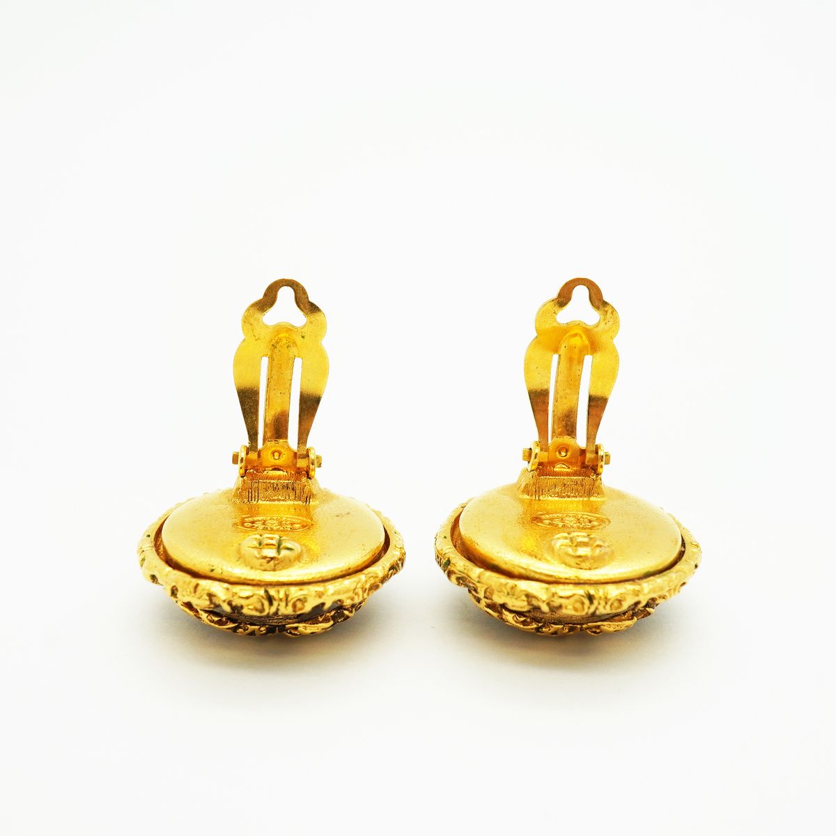 Chanel Earrings Vintage CC Logo Round Circle Lava Motif Gold Plated Black — view 6