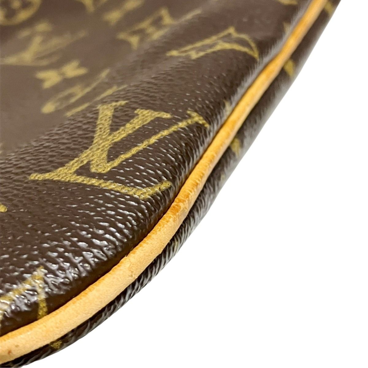 Louis Vuitton Pochette Bosphore Monogram Shoulder Bag Canvas — view 8