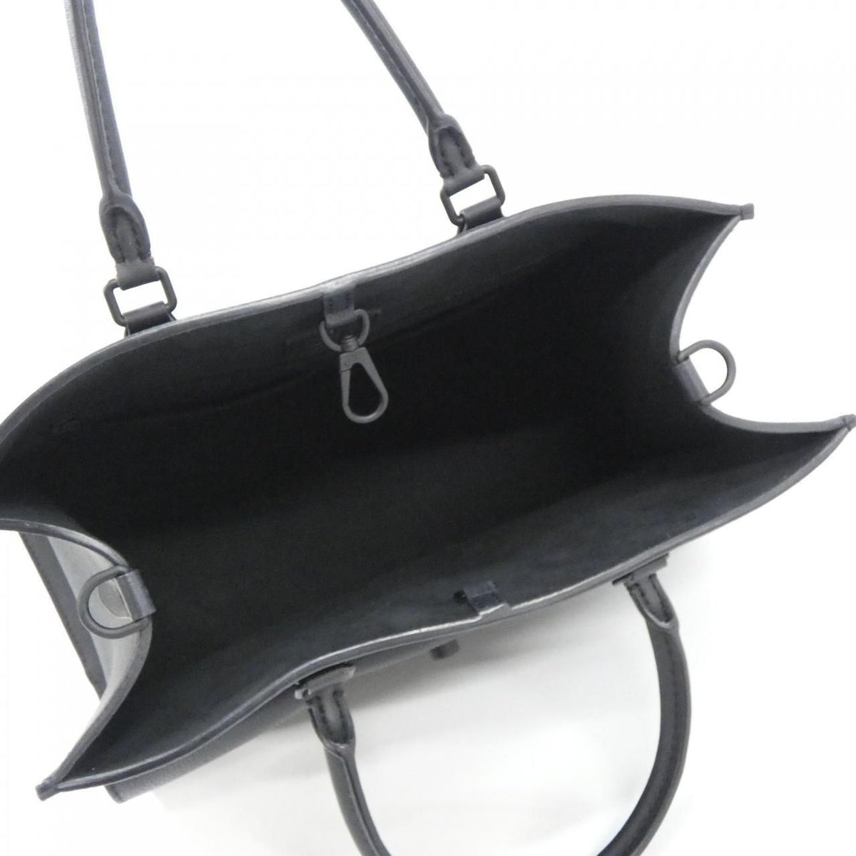 Louis Vuitton Lockme Tote Bag MM — view 7