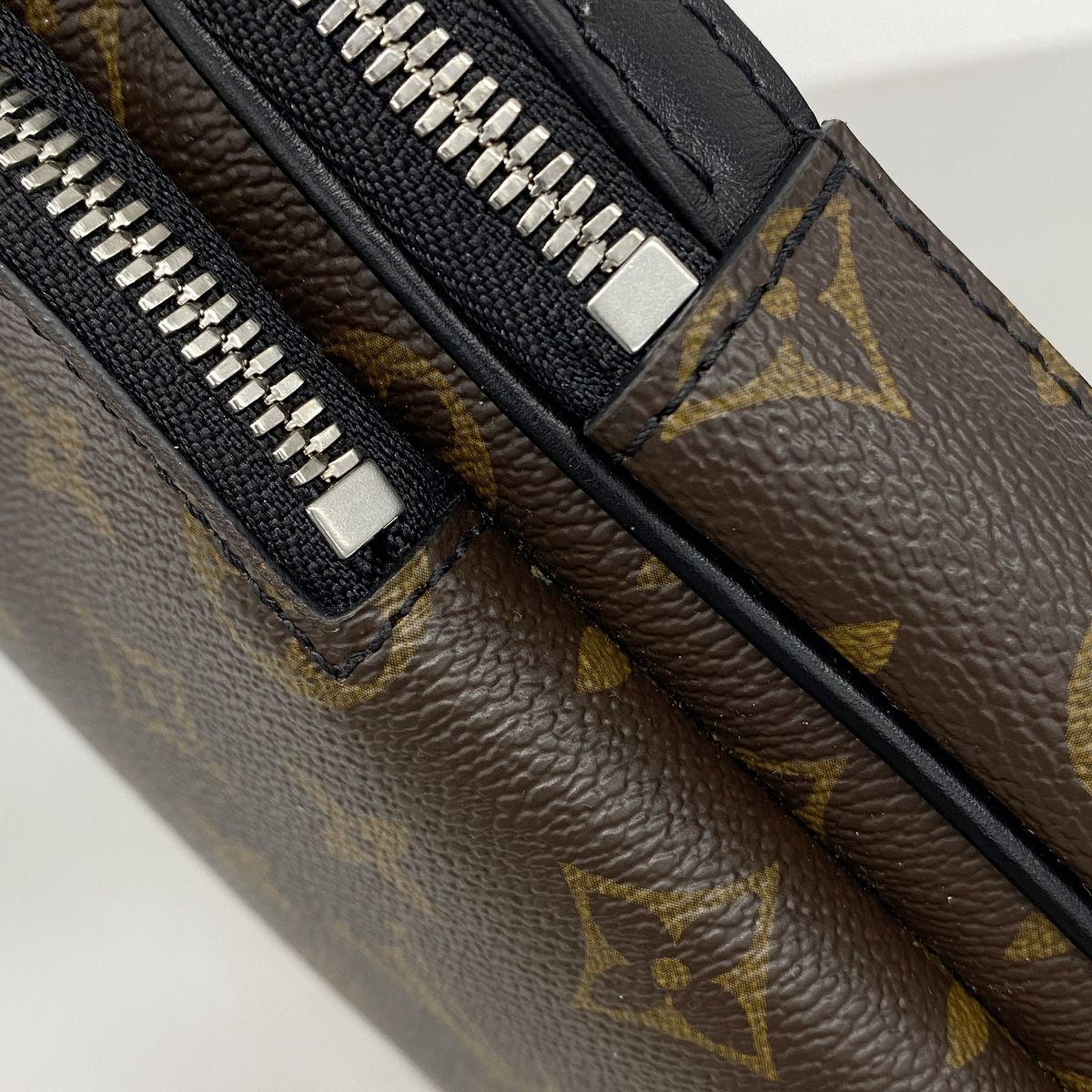 Louis Vuitton Belt Bag Monogram Macassar Avenue Brown — view 8