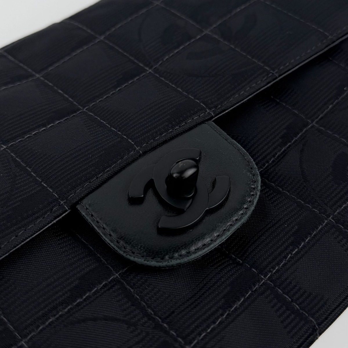 Chanel CC Logo New Travel Chain Shoulder Bag Black Nylon Vintage — view 16