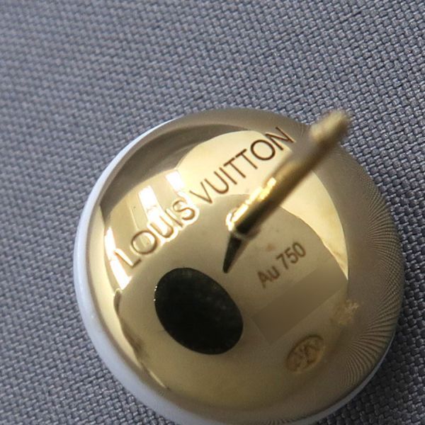 Louis Vuitton Color Blossom Diamond Earrings / White Agate