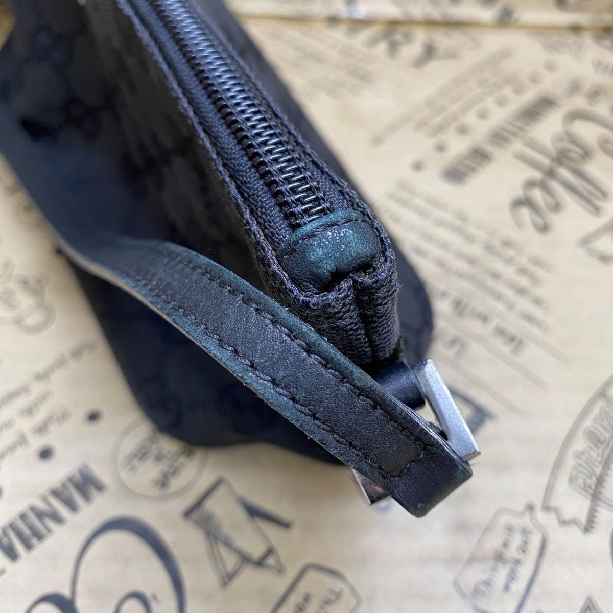 Gucci GG Canvas Handbag One Handle Pouch — view 12