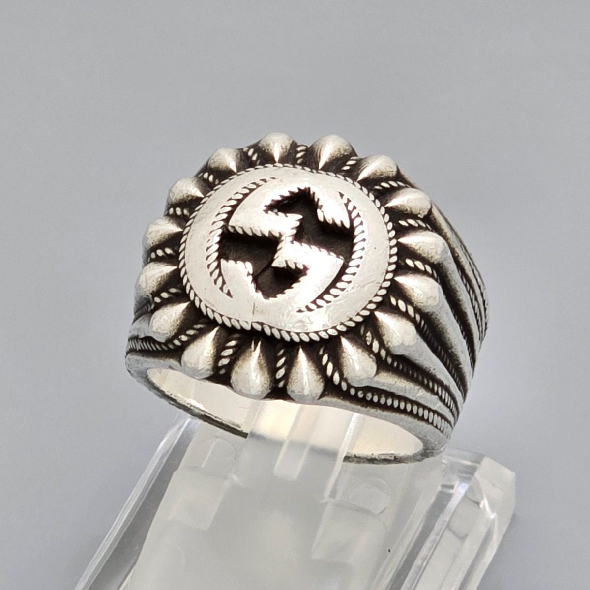 Gucci Interlocking Signet Ring — view 7