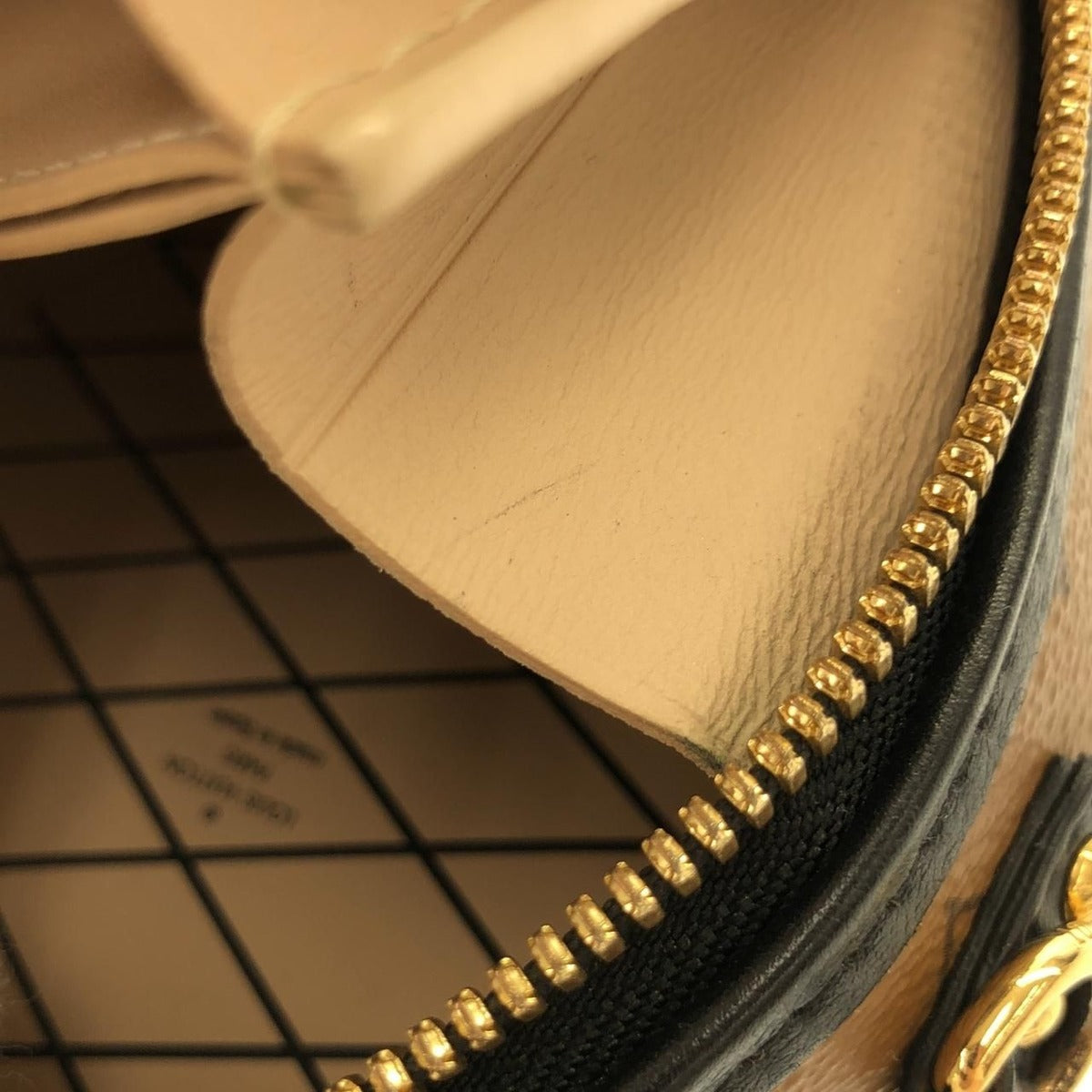 Louis Vuitton Monogram Reverse Mini Boite Chapeau Shoulder Bag Brown Marron — view 10