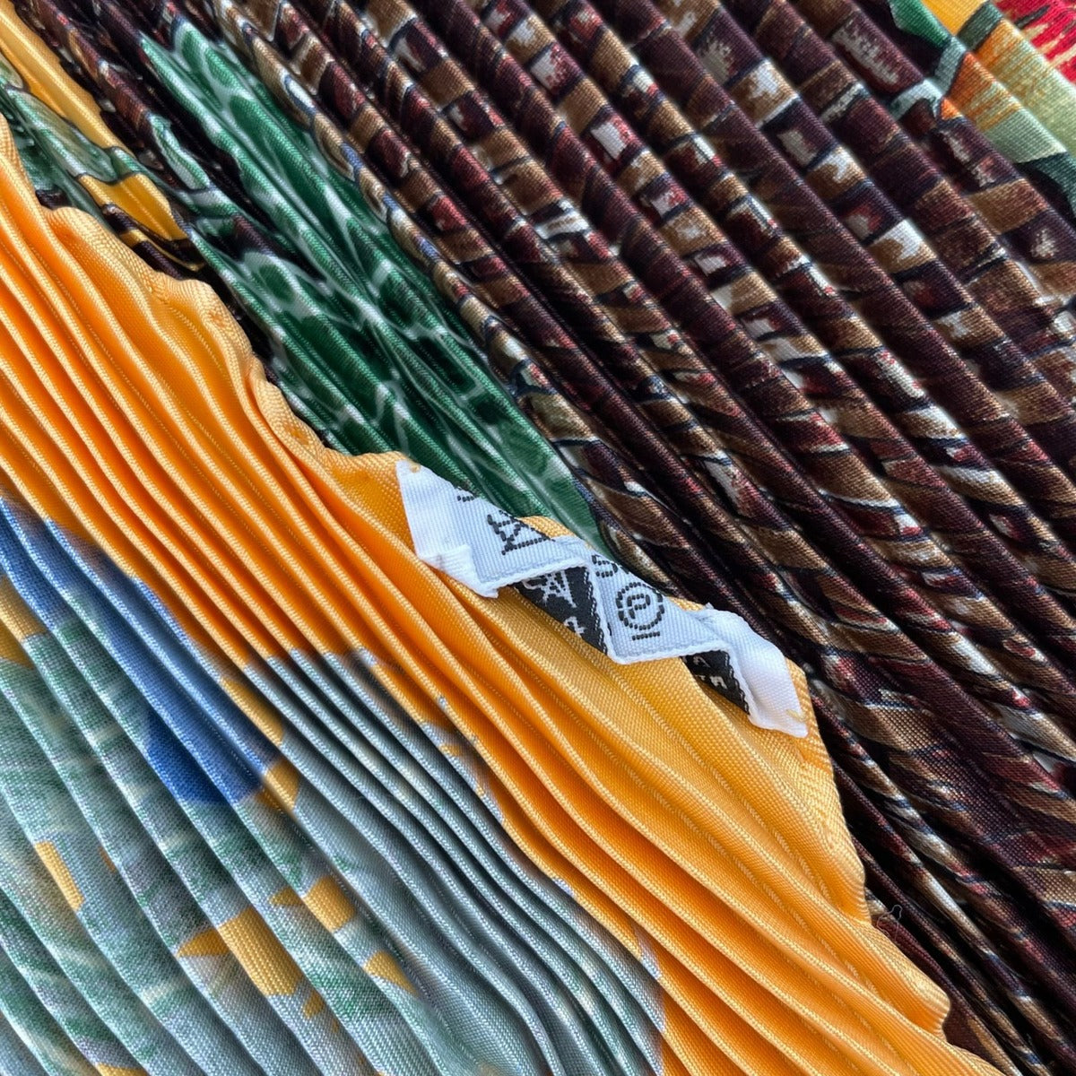 Hermes Scarf Pleats Silk Carre 90 Passiflores Passion Flower Yellow — view 5