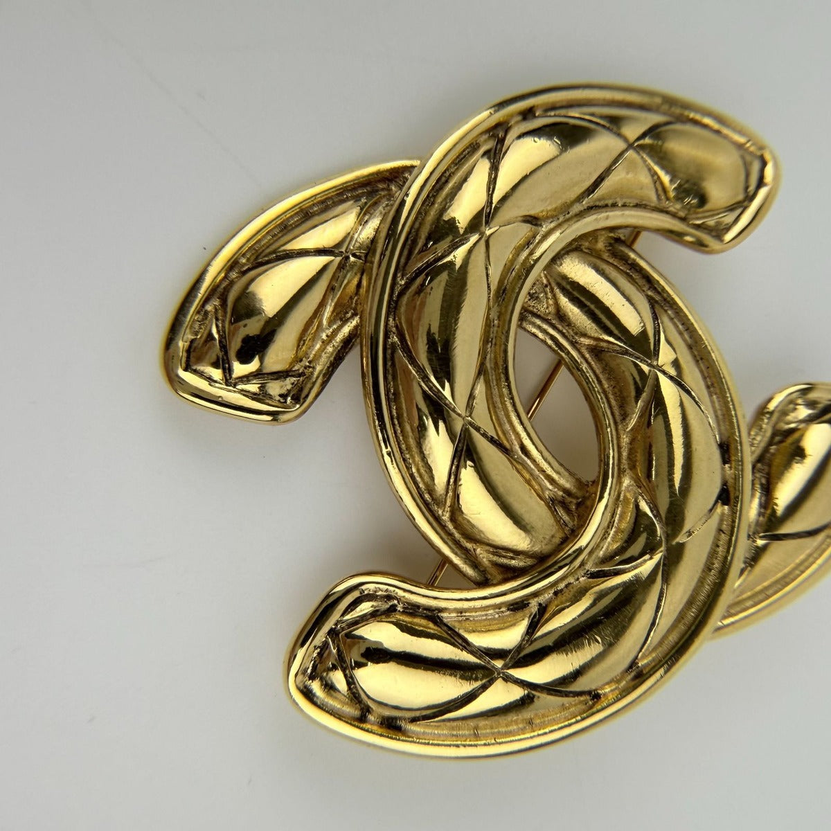 Chanel CC Logo Brooch Gold Vintage — view 7