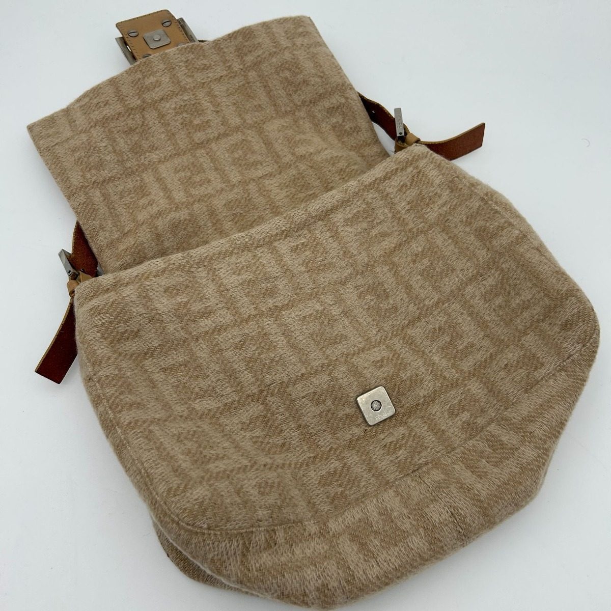 Fendi Wool Mamma Shoulder Bag Beige — view 16