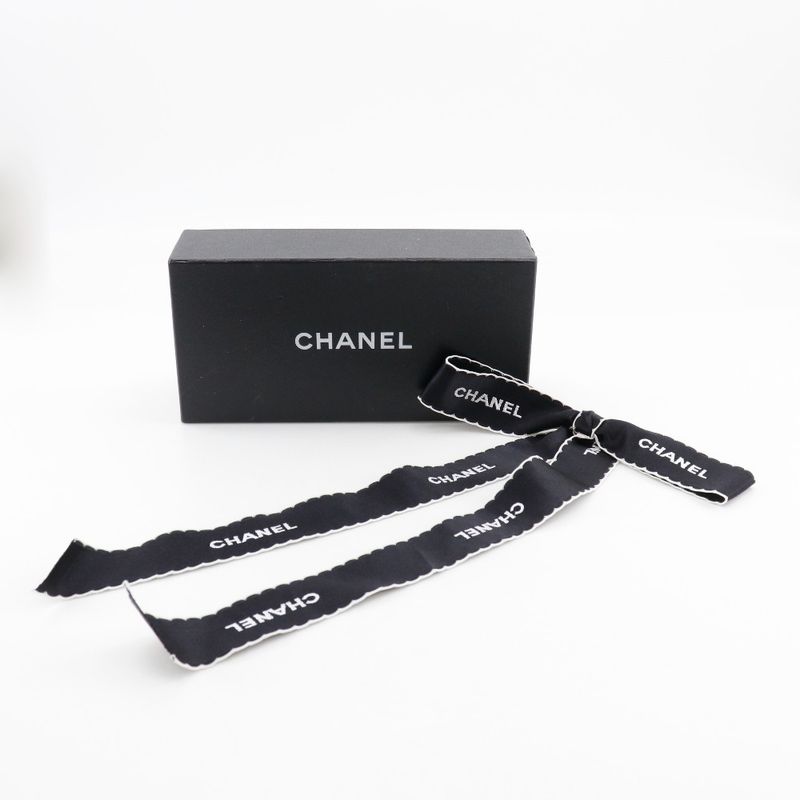 Chanel Ribbon Logo Vintage Satin Black/white Ladies 15g Brooch