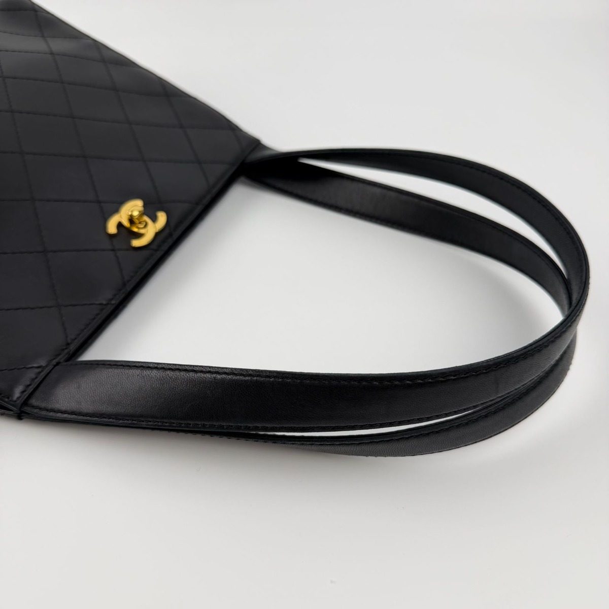 Chanel CC Logo Quilted Tote Black Leather No 5 Vintage — view 16