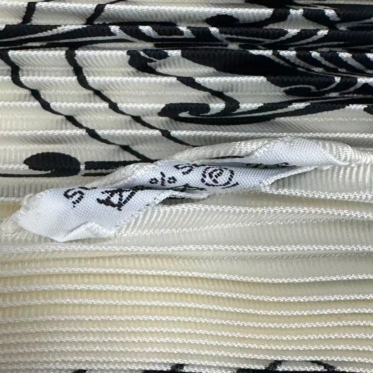 Hermes Scarf Pleats Ex Libris Silk White — view 7