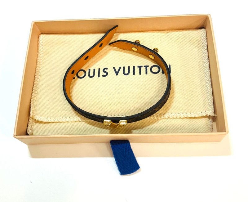 Louis Vuitton Escential V : A3140