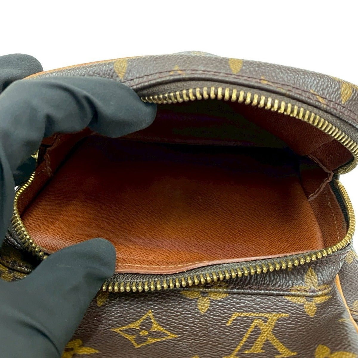 Louis Vuitton Vintage Amazon Monogram Leather Shoulder Bag — view 10
