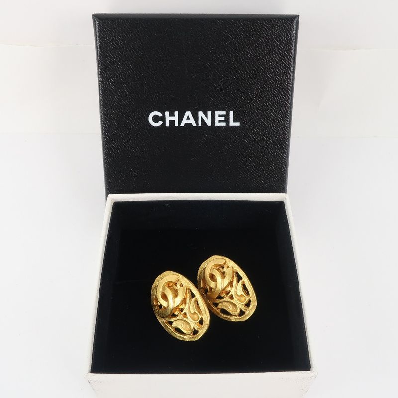 Chanel Oval Vintage Gold Plated 95A Ladies 9.47g Earring