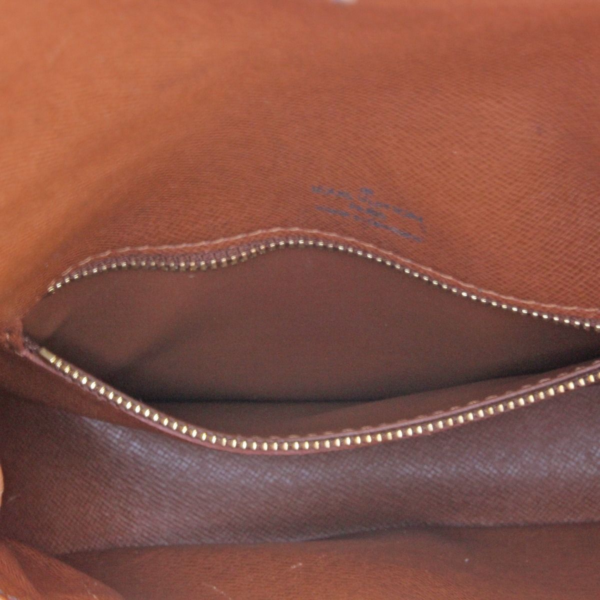Louis Vuitton Shoulder Bag Monogram Saint-Cloud Cracks in the Folds Inside