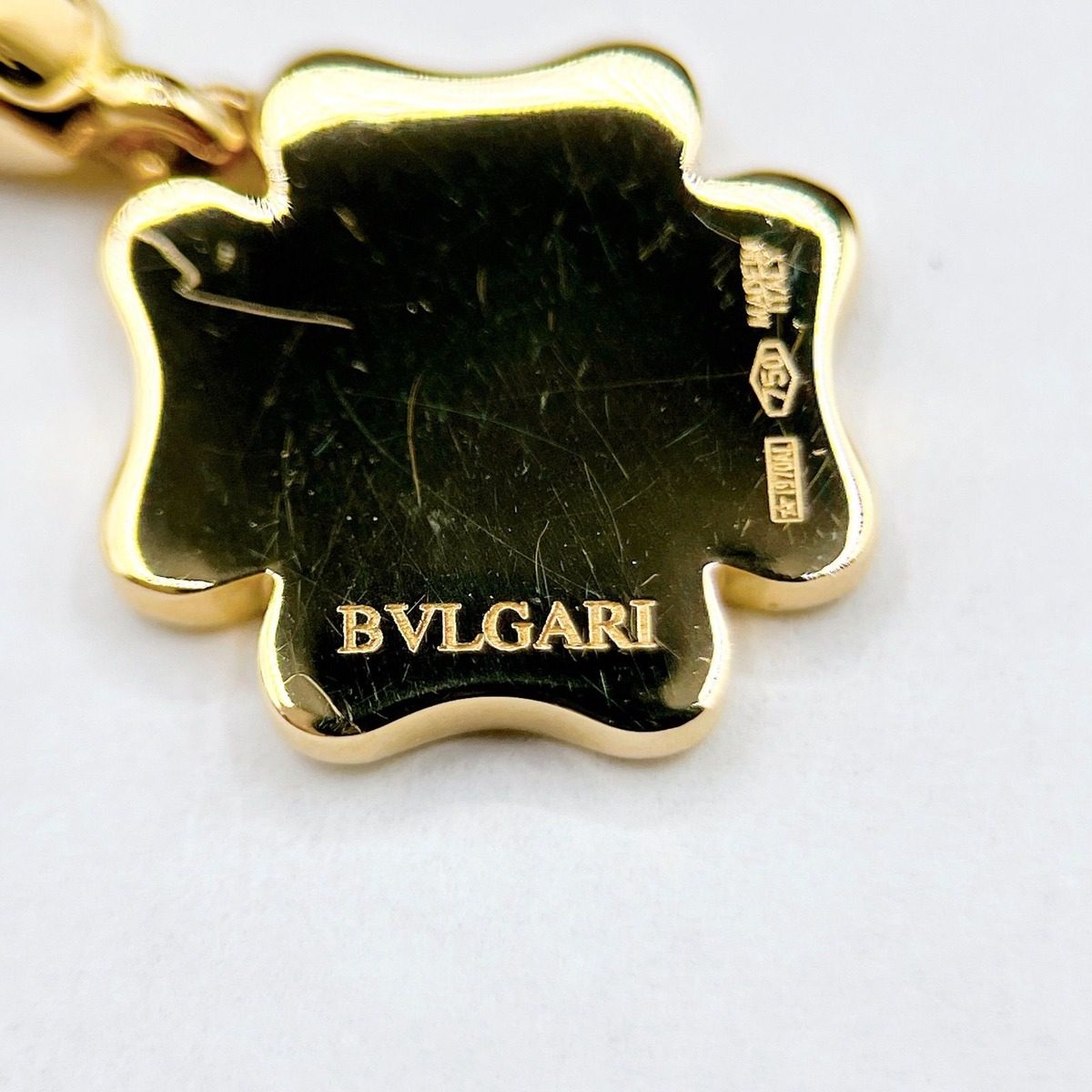 Bvlgari Clover Yellow Gold Pendant Top — view 4