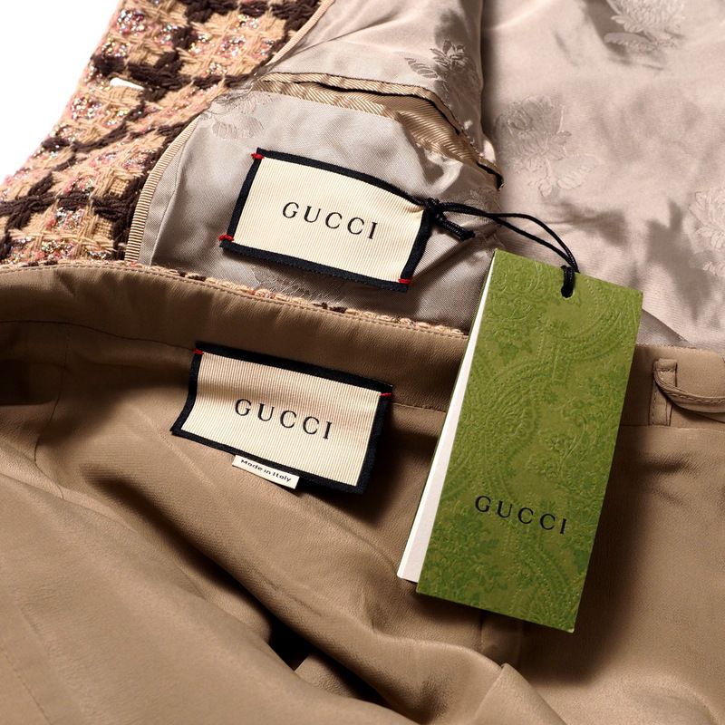2022Gucci Skirt Suit Size 36 (155 80Y) GG Logo Gold Button Tweed