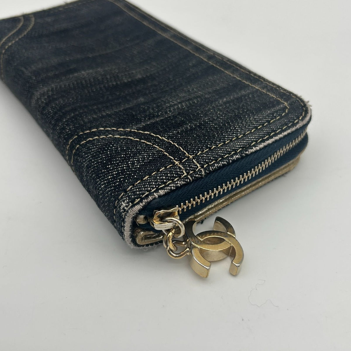 Chanel Spark Ring Denim Zip Around Wallet CC Logo Blue Gold — view 15