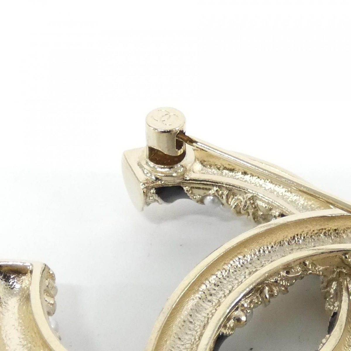 Chanel Brooch Black — view 3