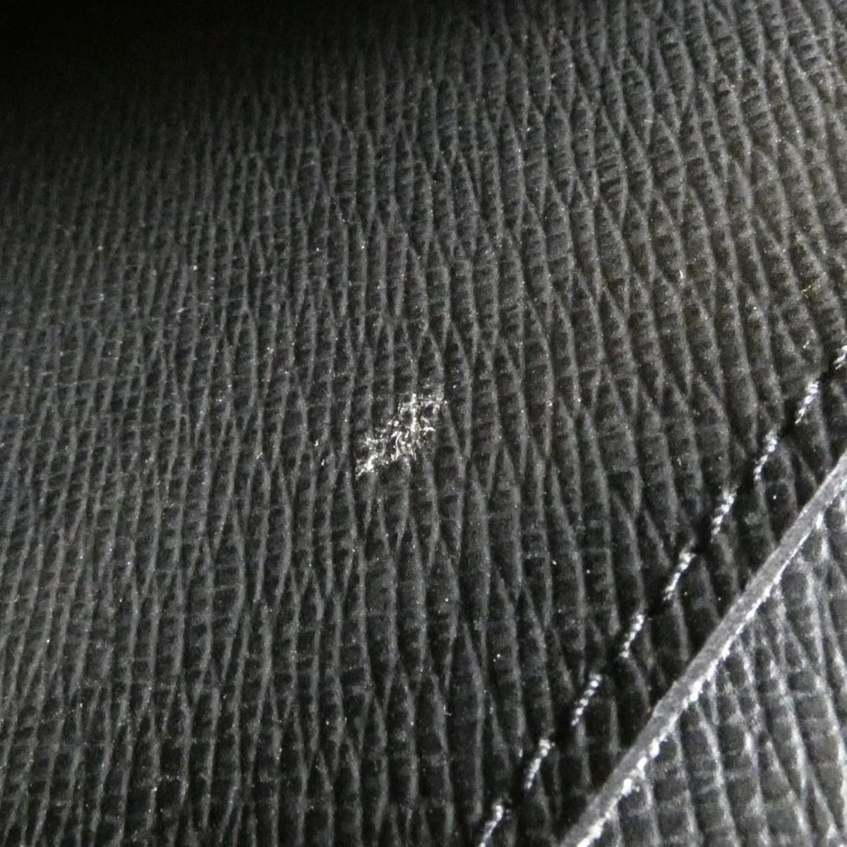 Louis Vuitton Taiga Portefeuille Ron Billfold Wallet — view 7
