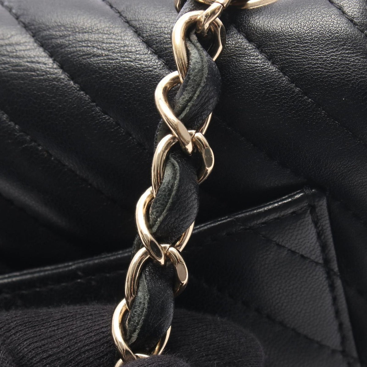 Chanel Shoulder Bag Chevron Stitch Mini Black Lambskin — view 10