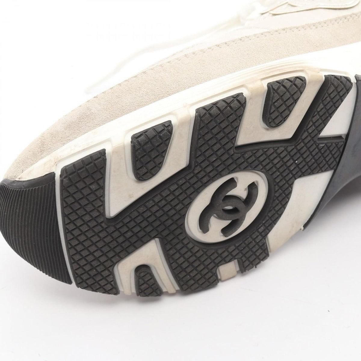 Chanel Sneakers CC Logo Silver Leather — view 11