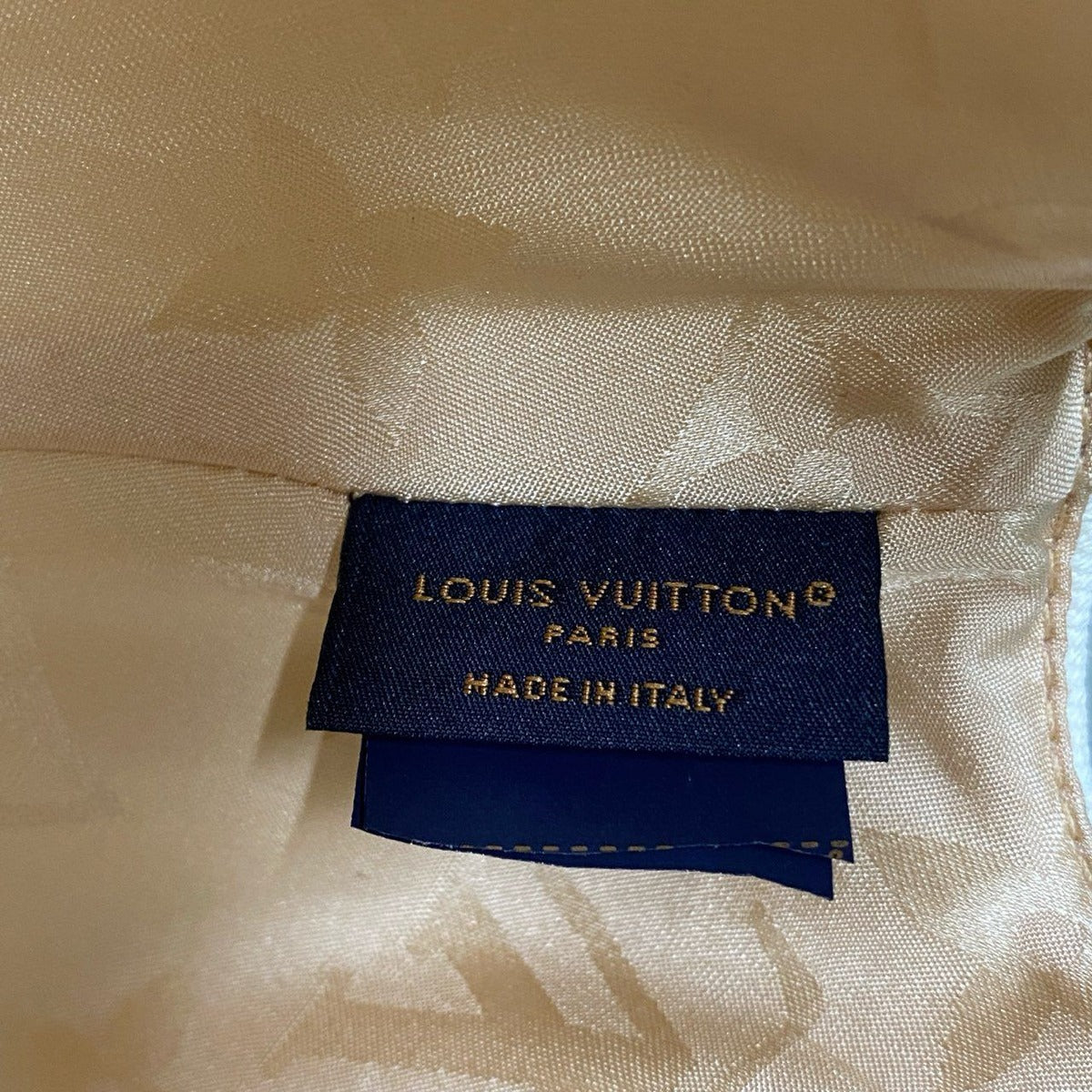 Louis Vuitton Logo City Cap Hat White — view 10