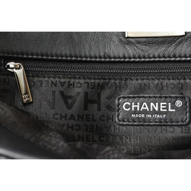 Chanel Tote Bag Chain Vintage Patent Leather Quilted Stitching Black — view 10