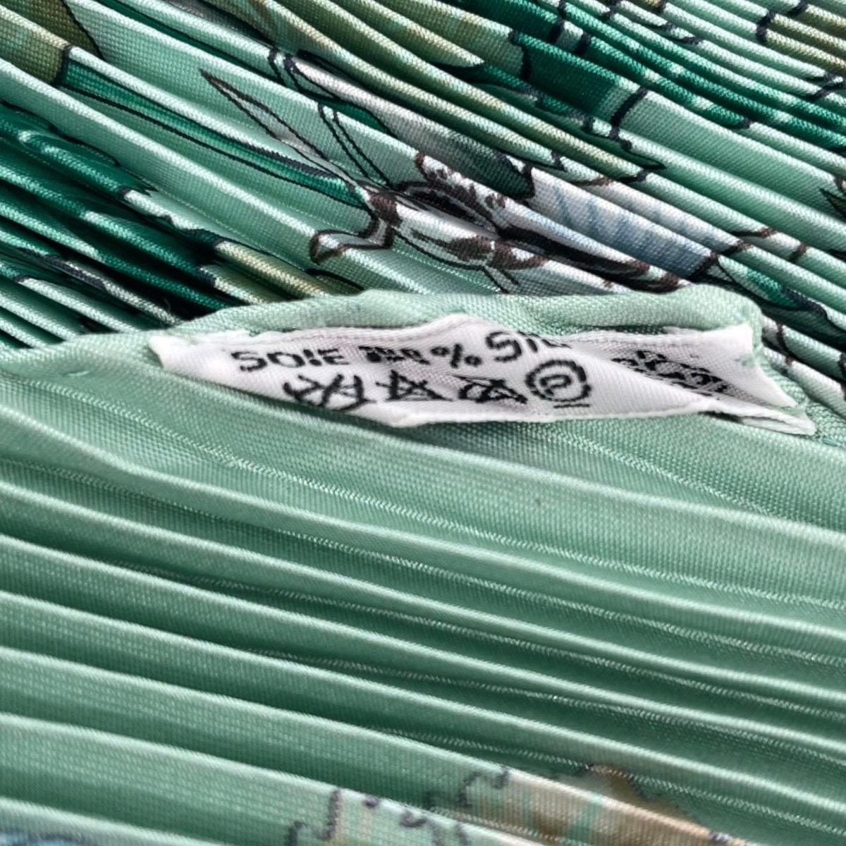 Hermes Pleats L'arbre de Soie Silk Tree Mulberry and Silkworm Green Scarf — view 4