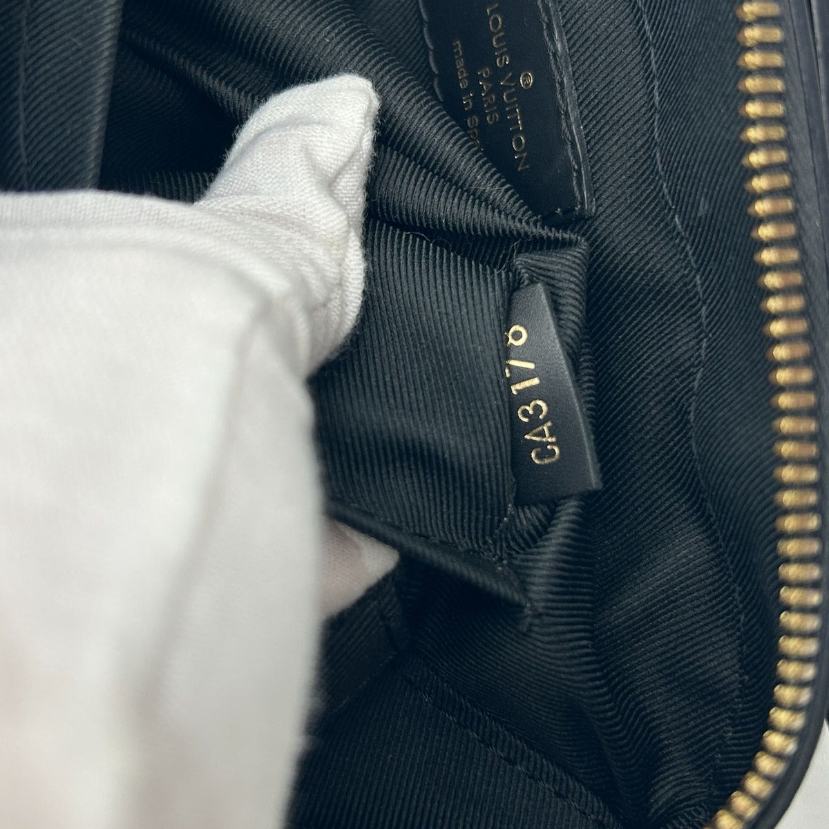 Louis Vuitton Saintonge Shoulder Bag — view 16