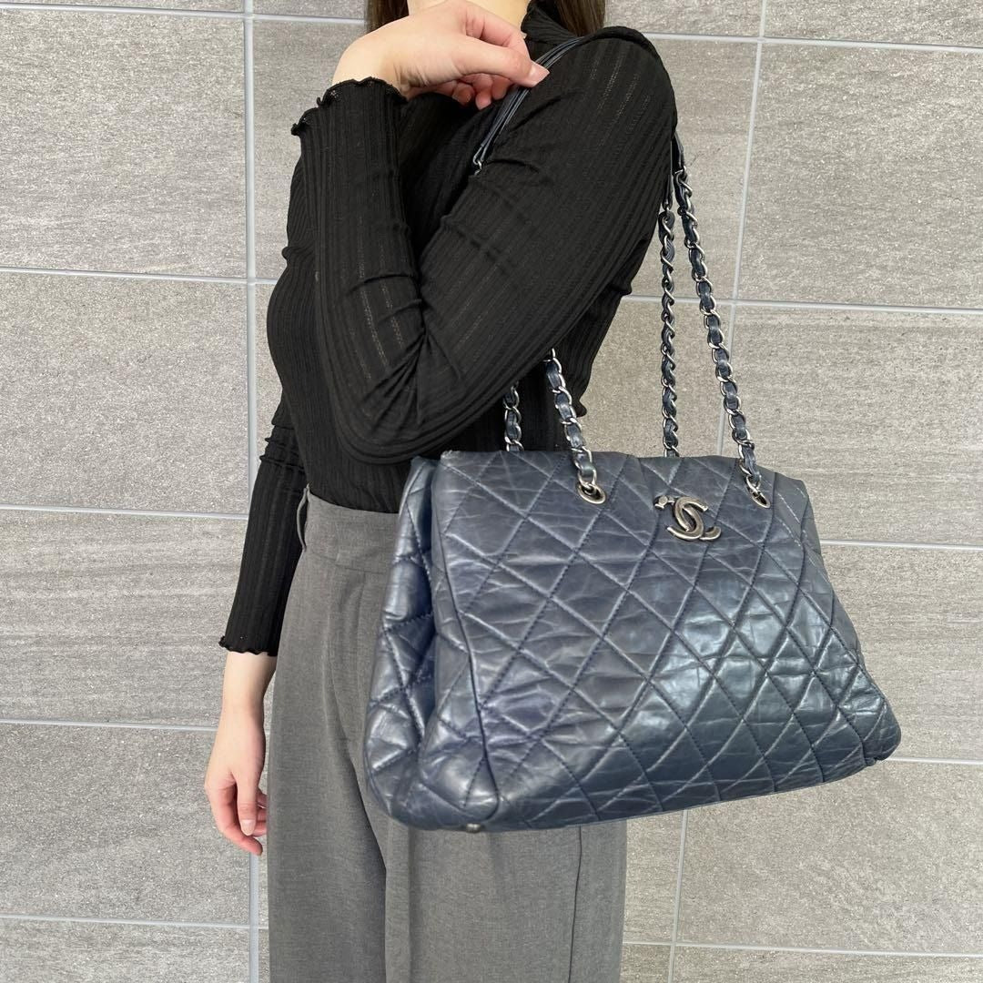 CHANEL Paris-Dubai Calfskin Quilted Medium Coco Soft Tote Navy