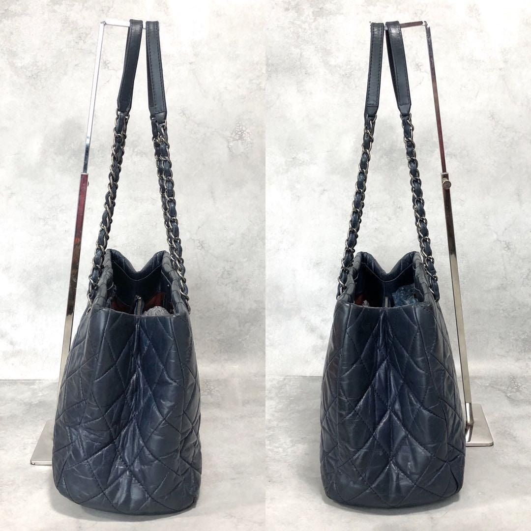 CHANEL Paris-Dubai Calfskin Quilted Medium Coco Soft Tote Navy