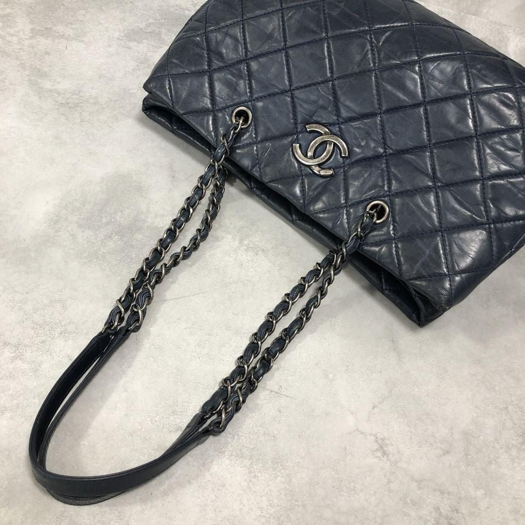 CHANEL Paris-Dubai Calfskin Quilted Medium Coco Soft Tote Navy