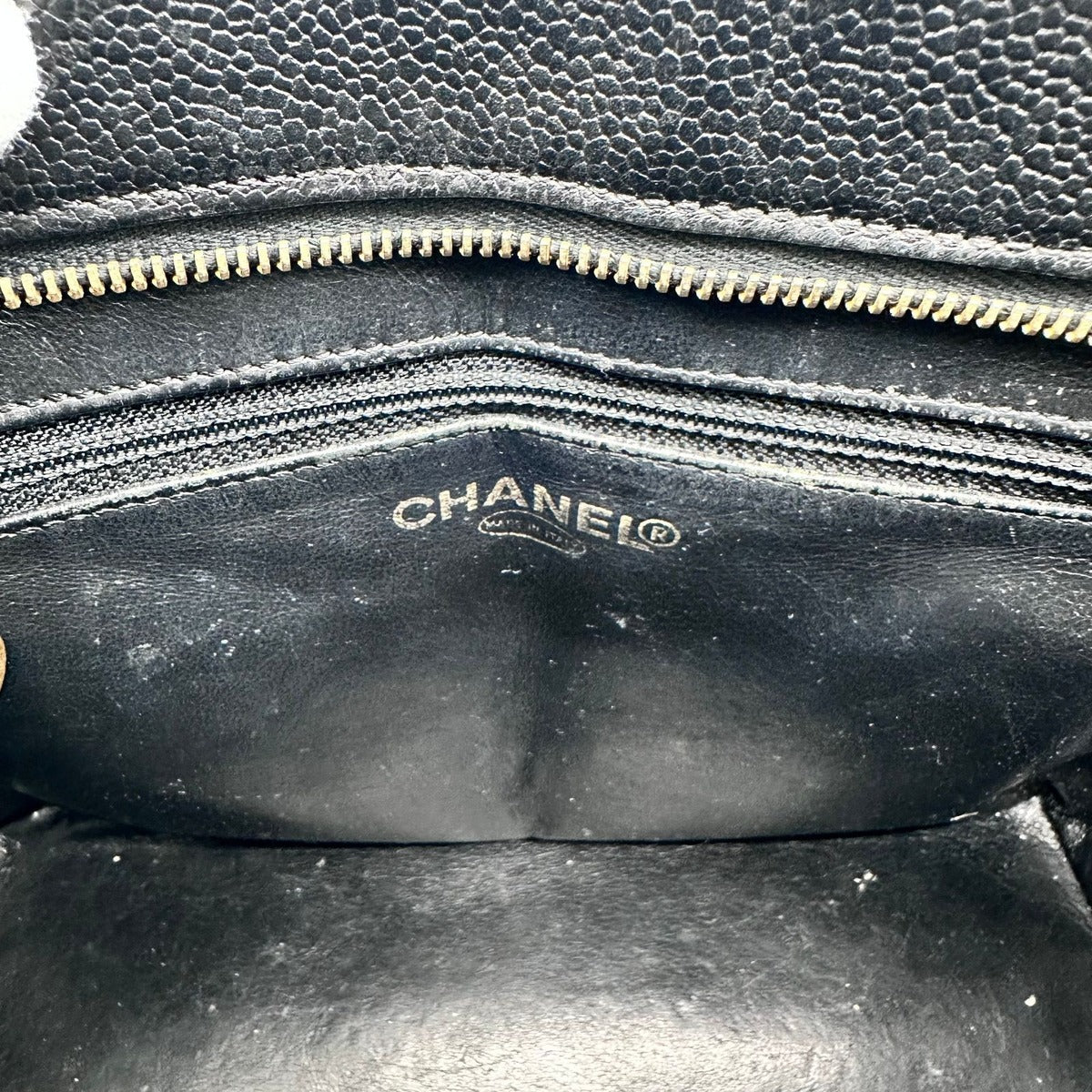 Chanel Medallion Tote Gold — view 13