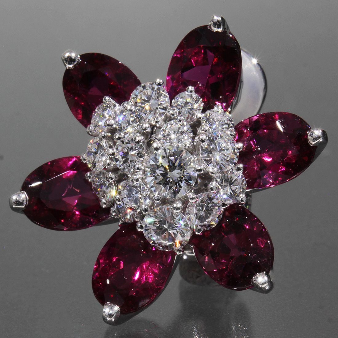 Van Cleef & Arpels Earrings 18k White Gold Diamond Ruby