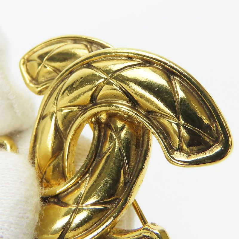 Chanel Brooch Matelasse Stitching Coco Mark Metal Gold Plated Accessory Small