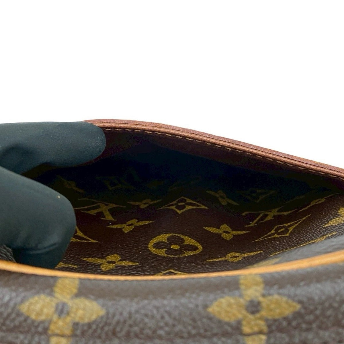 Louis Vuitton Vintage Danube Monogram Leather Shoulder Bag — view 10