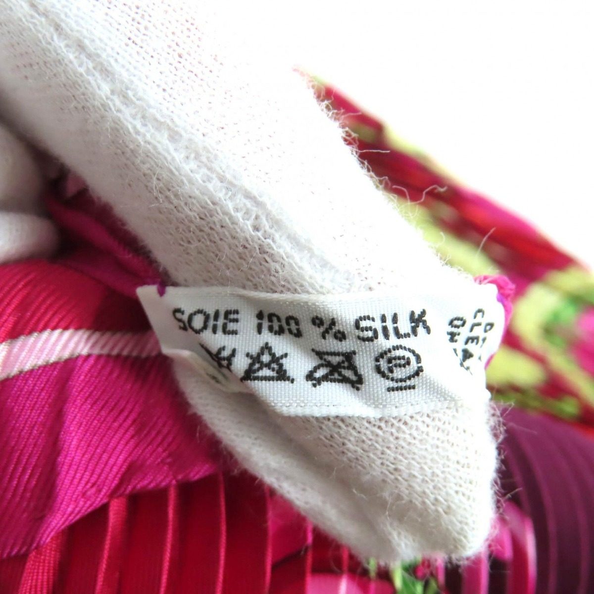 Hermes Pleated Carre Auxpays Des Epices in the Land of Spice Silk Magenta Scarf — view 7