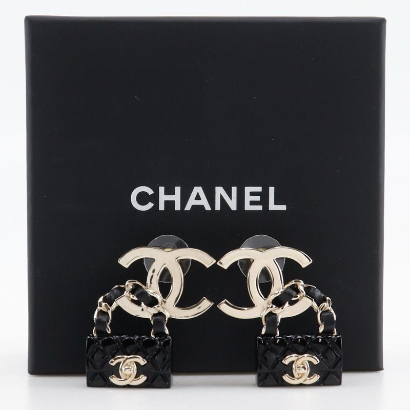 Chanel Coco Mark Matelasse Bag Motif Cruise Collection Metal And Plastic