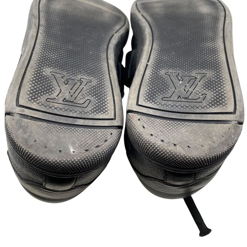 Em0441 Louis Vuitton Graphite Low Cut Sneakers Size 7 Preowned