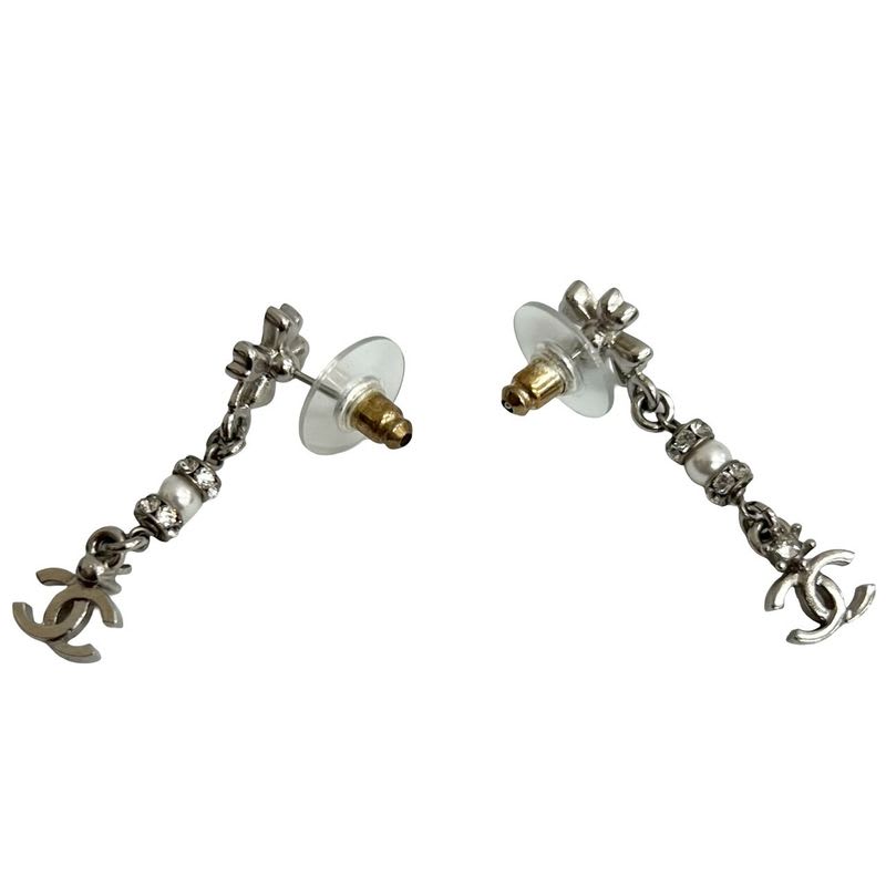 Chanel Coco Mark Clover Motif Metal Rhinestone Fake 23FP
