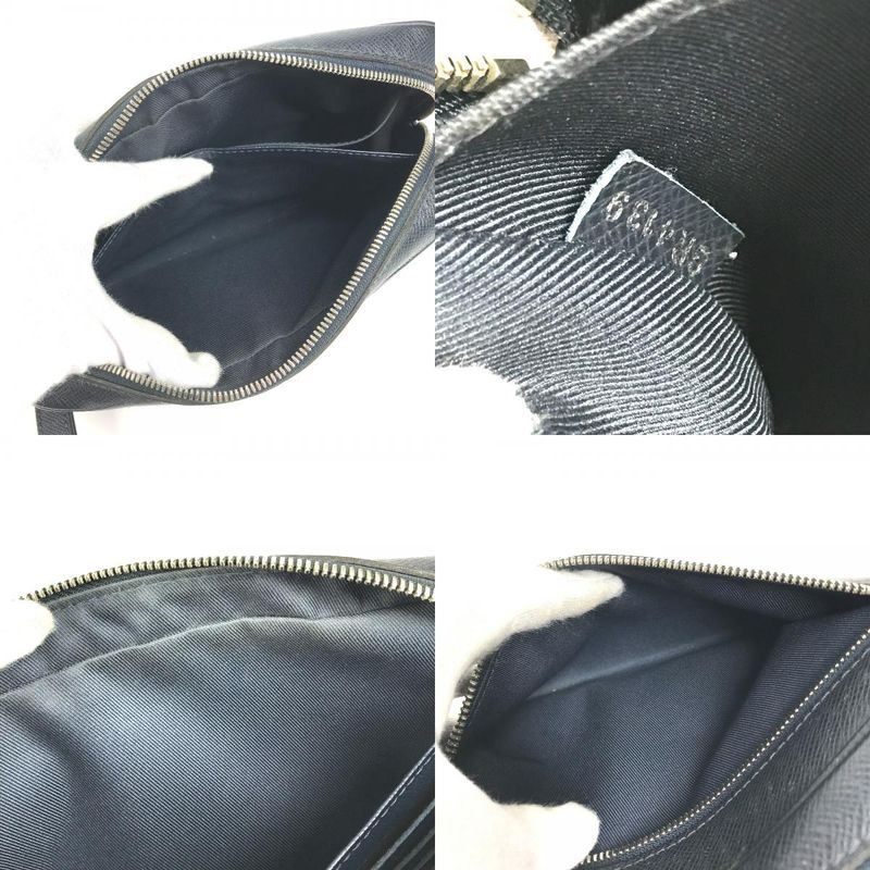 Louis Vuitton Second Bag Pochette Casai M33423 Taiga Leather Blue Marine Navy