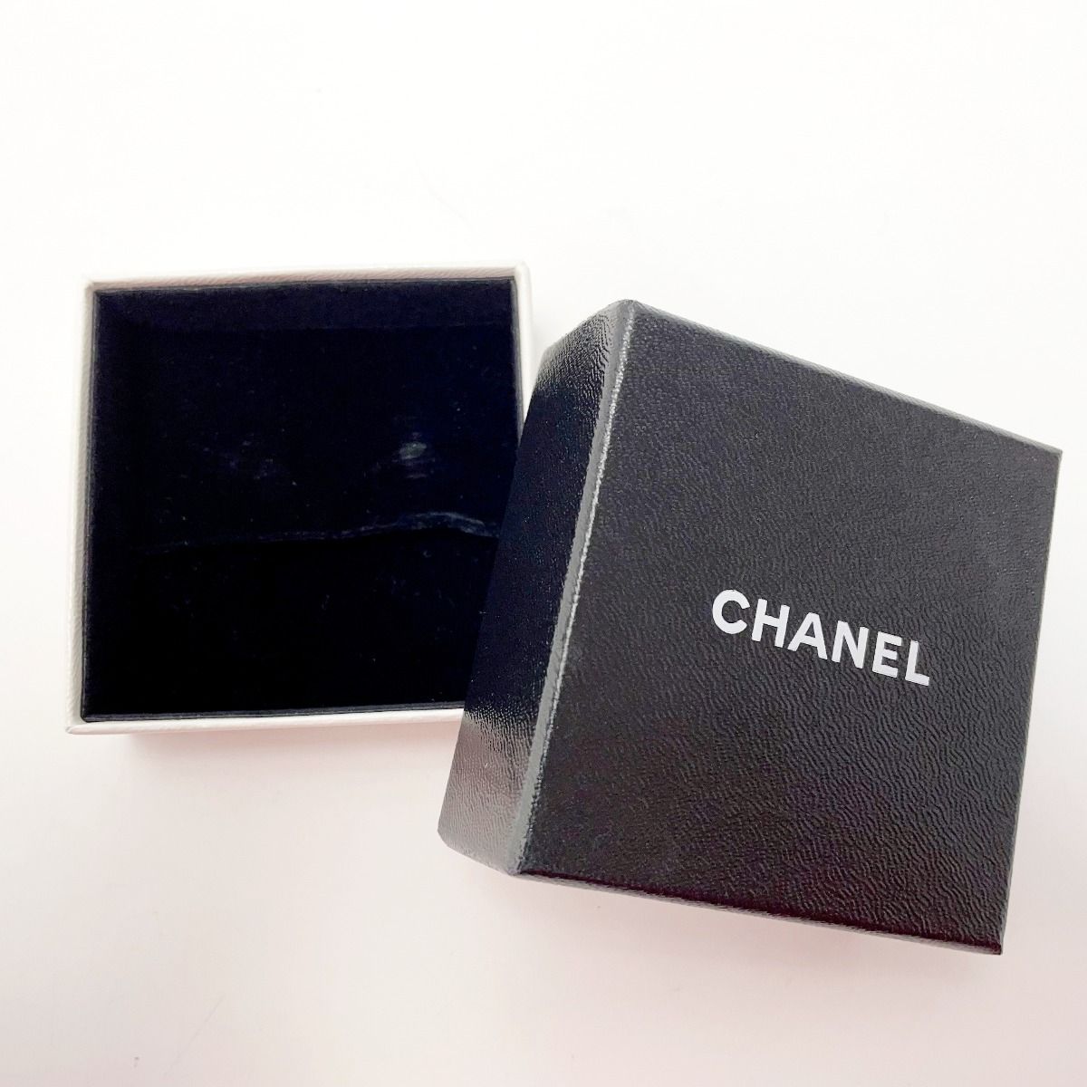 Chanel Coco Mark Circle Plated Tortoiseshell Pattern Engraved 97p Accessory