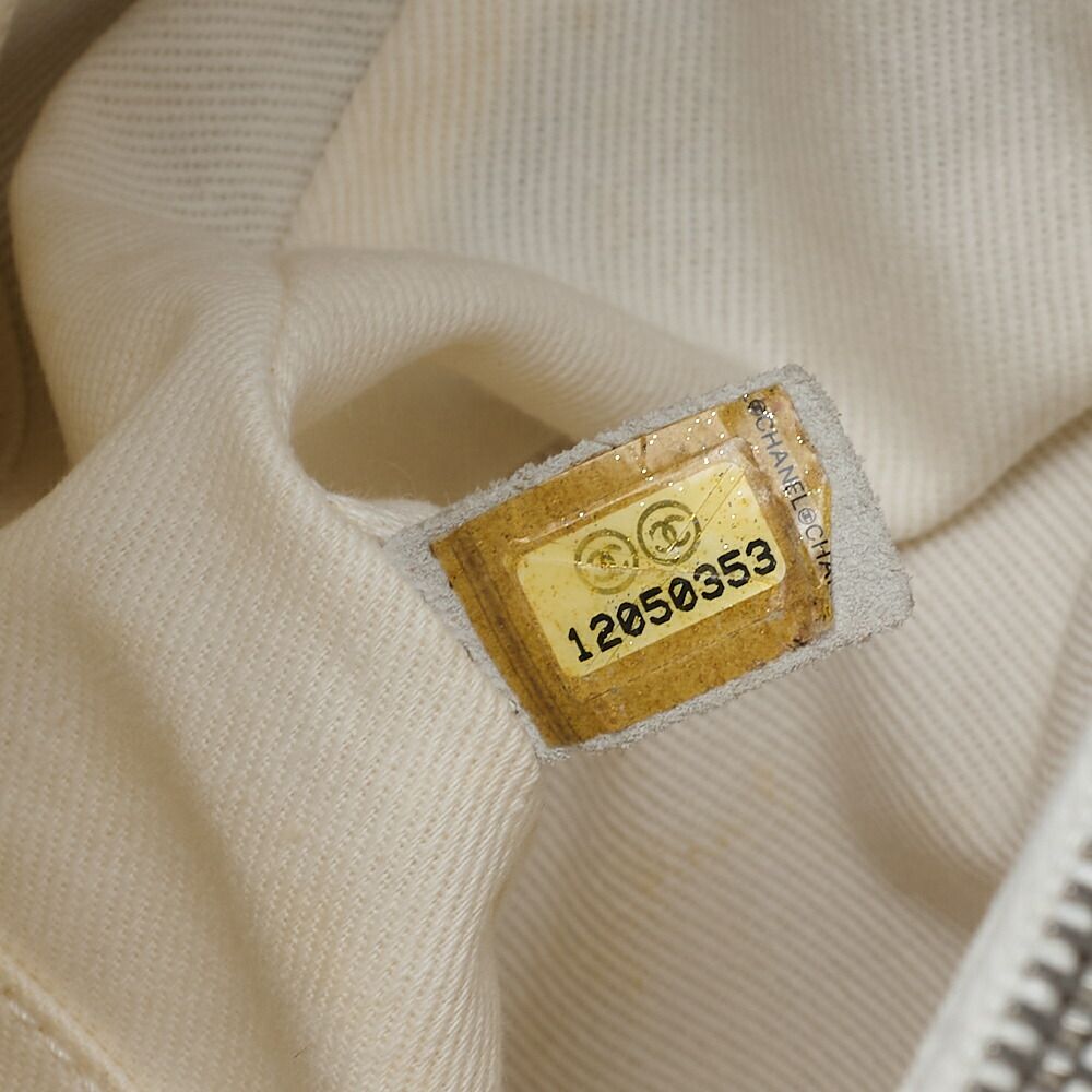 Chanel Shoulder Bag Matelasse Caviar Skin White Double Chain GST Silver