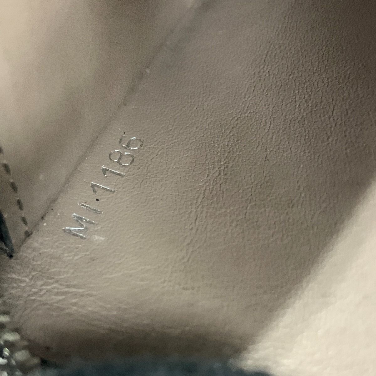 Louis Vuitton Portefeuille Comet L-Shaped Zipper Long Wallet M60147 Beige