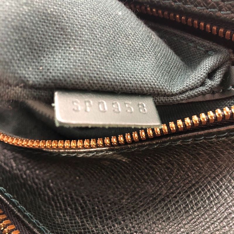 Louis Vuitton Taiga Reporter M30154 Shoulder Bag Green Men's Used 005626
