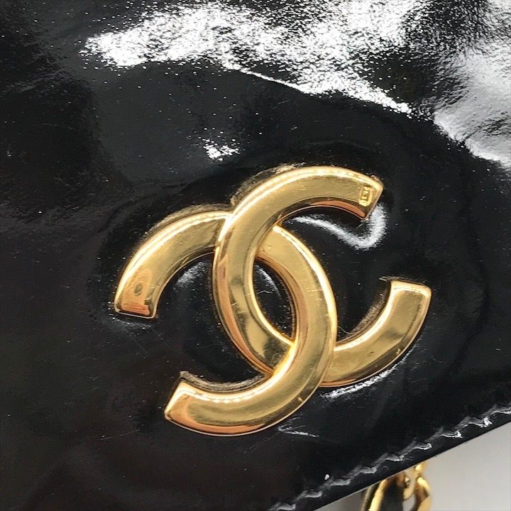 Chanel CC Logo Patent Chain Shoulder Bag Black Push Lock