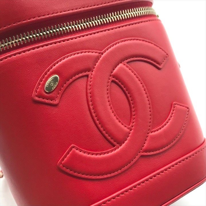 Chanel CC Logo Quilted 2-Way Vanity Hand Chain Shoulder Bag Crossbody Red