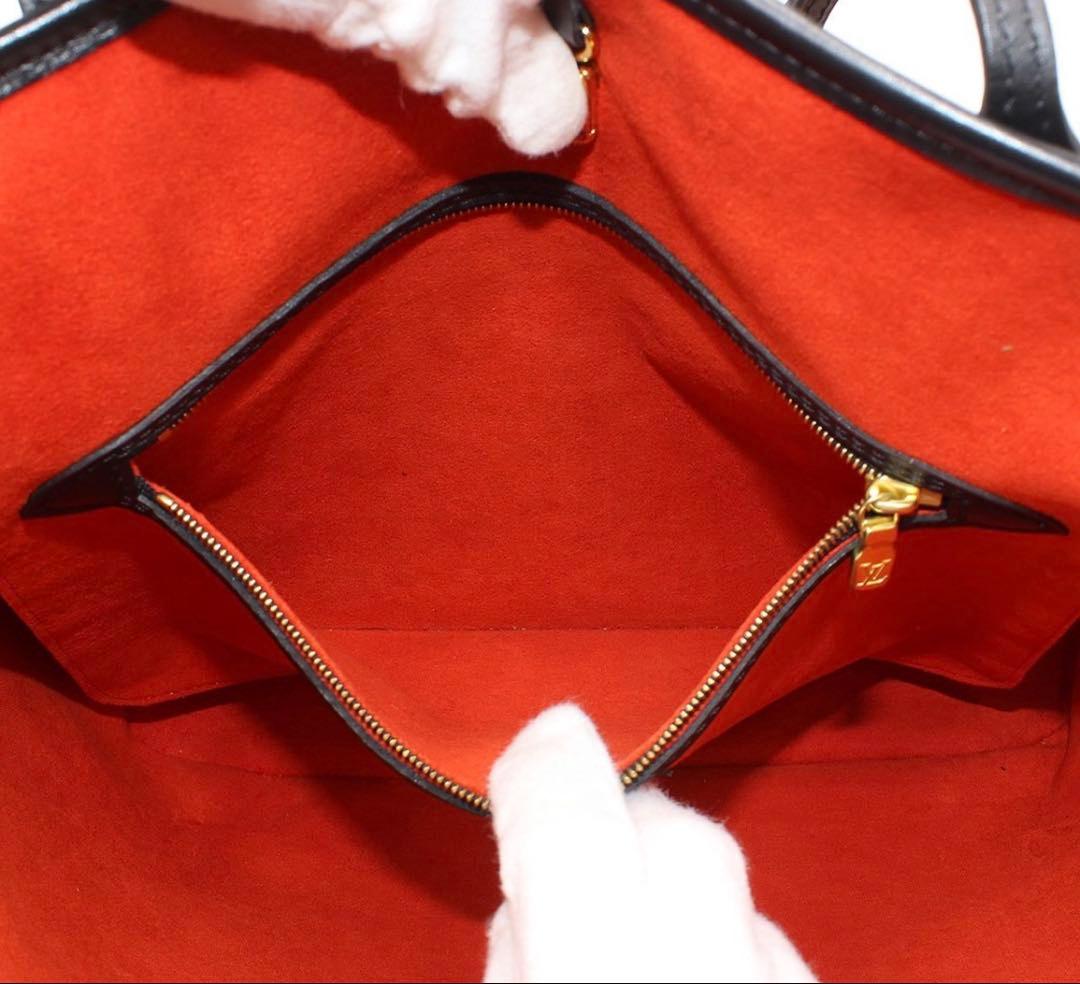 Louis Vuitton Neverfull MM Tote — view 8